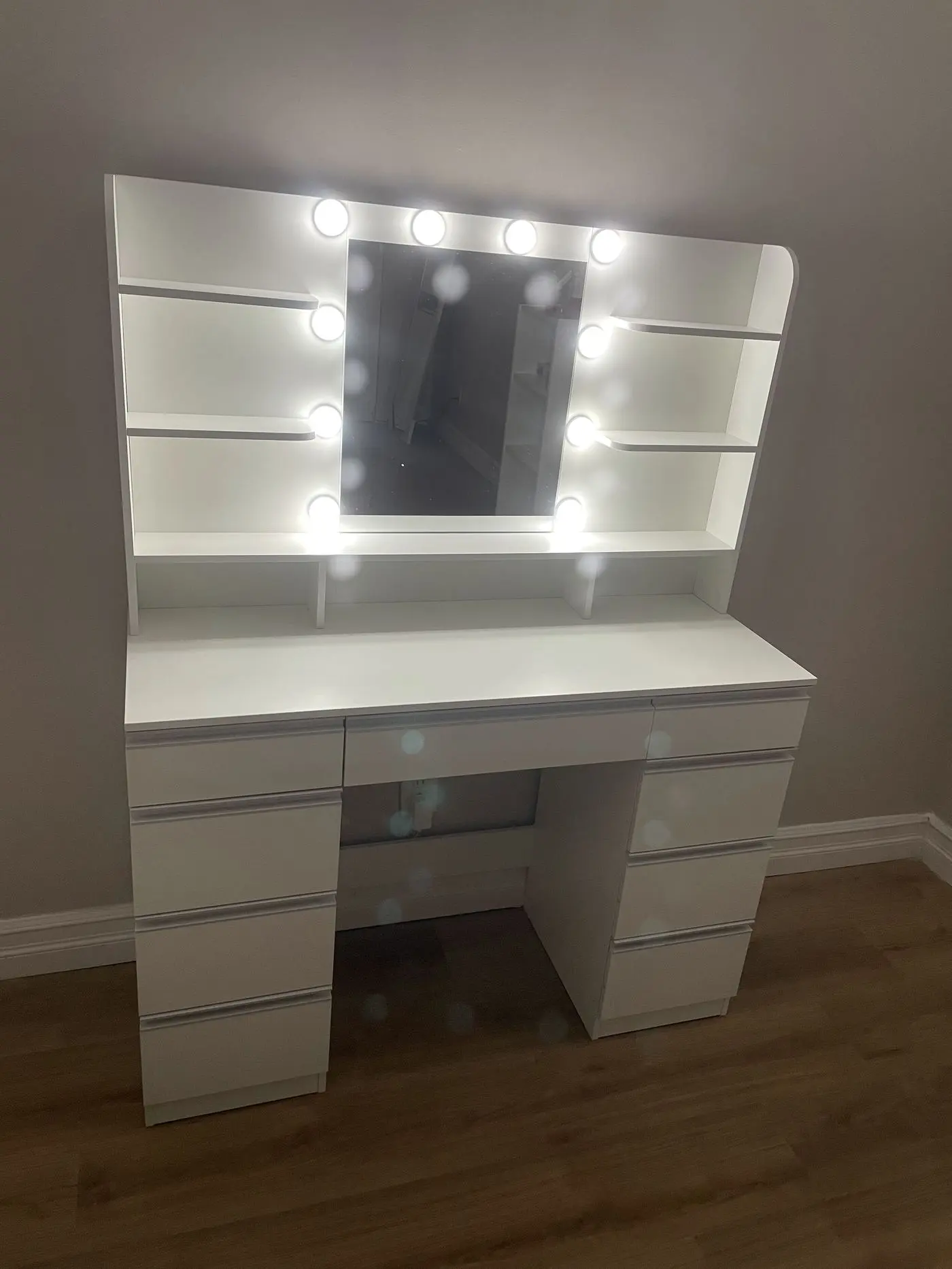 Commode ou coiffeuse montée par Pierre (2/14)