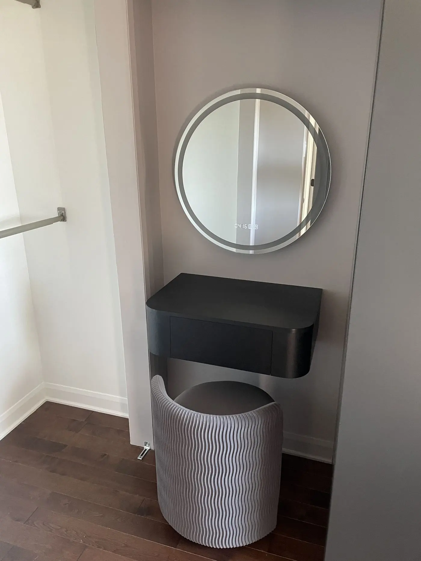 Commode ou coiffeuse montée par Pierre (5/14)