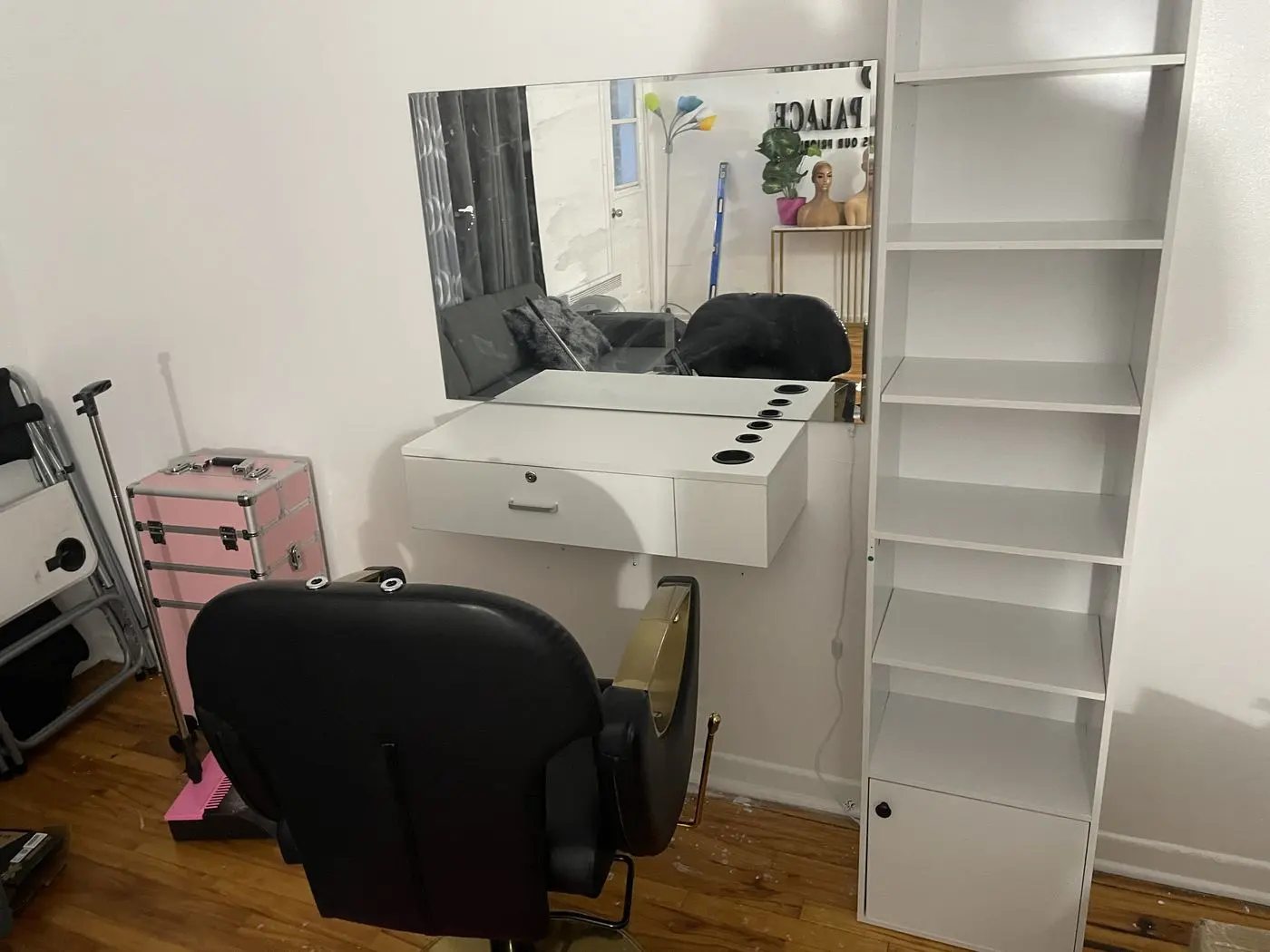 Commode ou coiffeuse montée par Pierre (10/14)