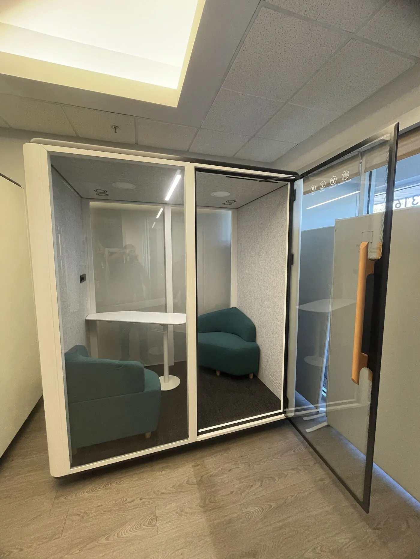 Mobilier de bureau monté par Pierre (4/4)