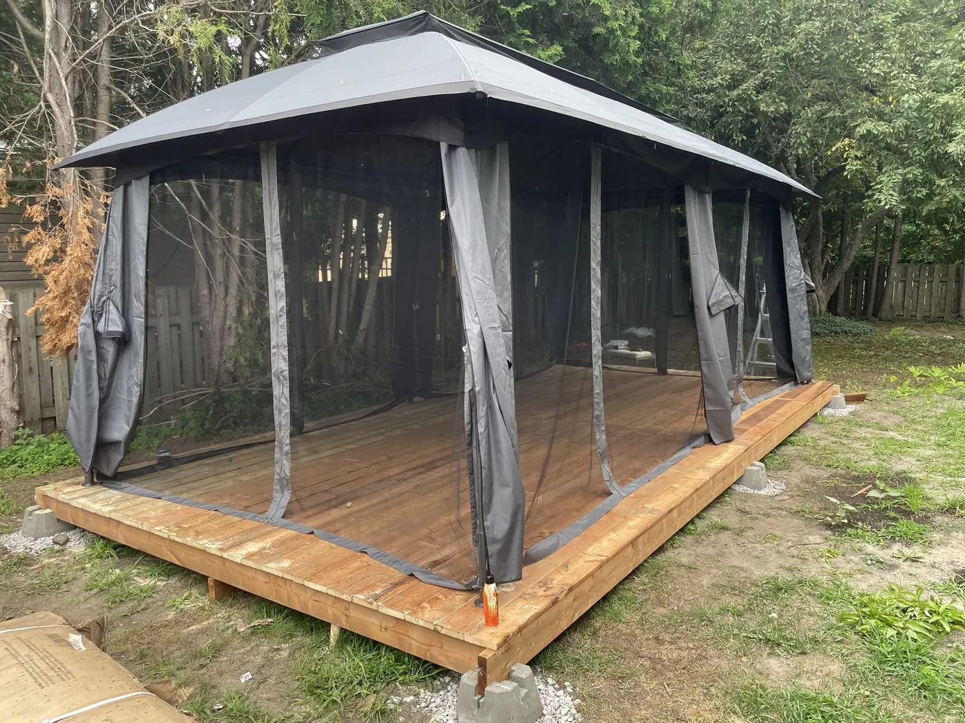 Mobilier extérieur monté par Pierre (4/8)
